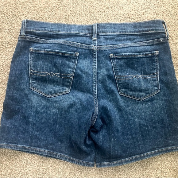 Lucky Brand Women’s 10/30 The Roll Up Blue Denim Jean Shorts - Picture 2 of 5